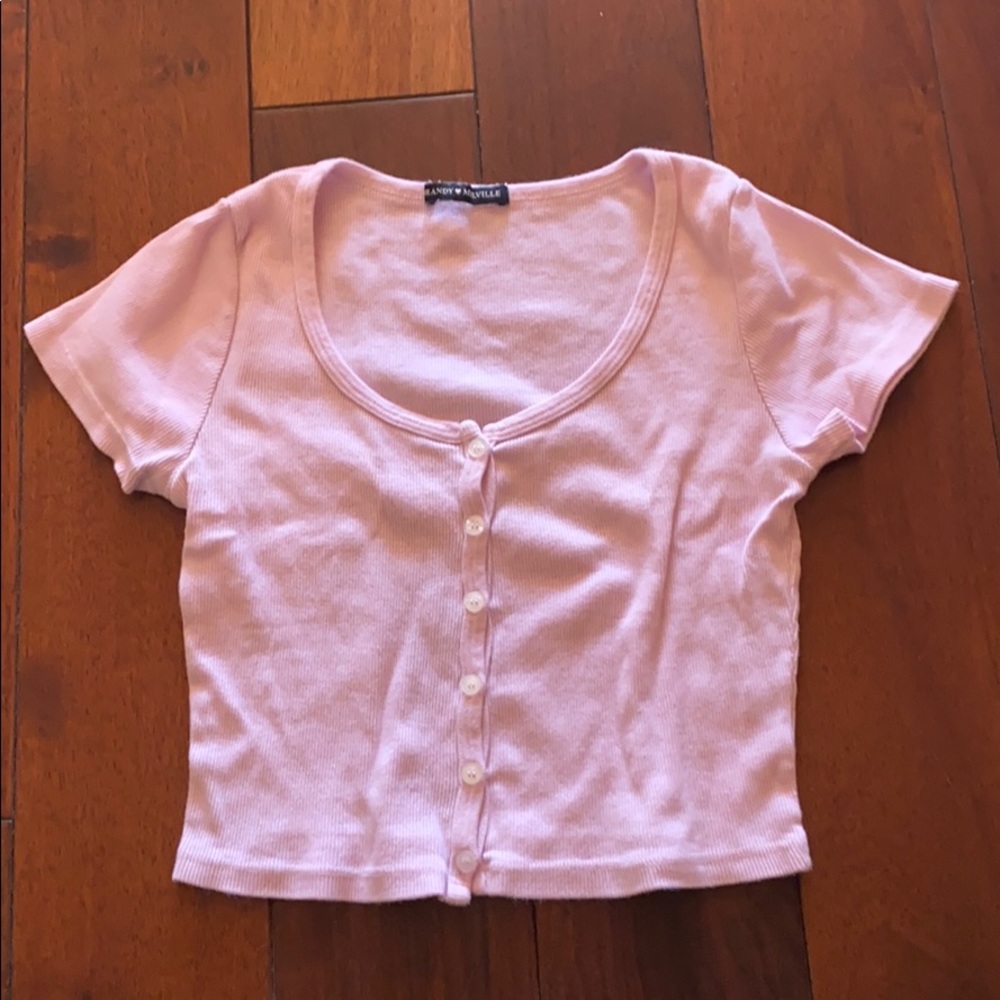 pink cropped t shirt